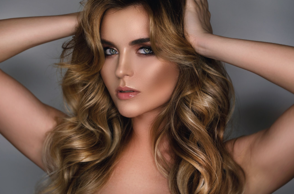 Cabelo loiro dourado escuro​